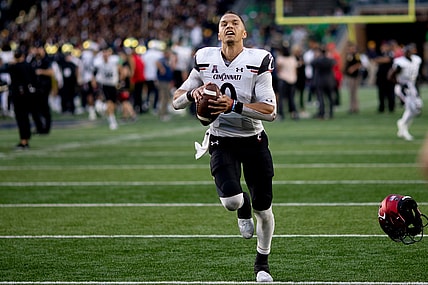 Cincinnati Bearcats quarterback Desmond Ridder (9) runs to throw the ball to Cincinnati Bearcats fans after the NCAA football game on Saturday, Oct. 2, 2021, at Notre Dame Stadium in South Bend, Ind. Cincinnati Bearcats defeated Notre Dame Fighting Irish 24-13.

Cincinnati Bearcats At Notre Dame Fighting Irish 222