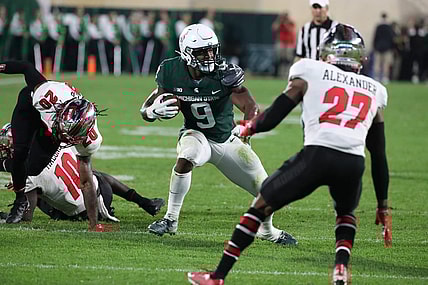 Michigan State Spartans running back Kenneth Walker III runs the ball against the Western Kentucky Hilltoppers Saturday, Oct. 02, 2021.

Msu Wku