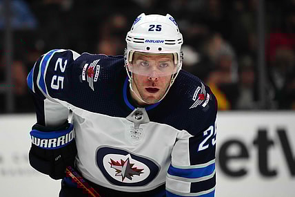 Oct 28, 2021; Los Angeles, California, USA; Winnipeg Jets center Paul Stastny (25) in the third period against the LA Kings at Staples Center. The Jets defeated the Kings 3-2. Mandatory Credit: Kirby Lee-USA TODAY Sports