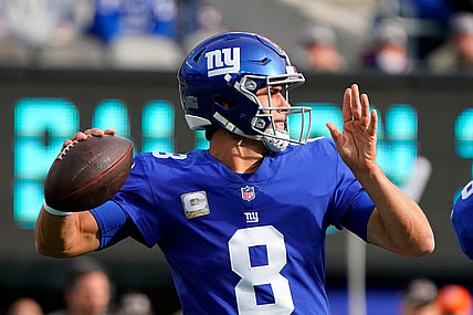 New York Giants quarterback Daniel Jones (8) throws against the Las Vegas Raiders in the first half at MetLife Stadium on Sunday, Nov. 7, 2021, in East Rutherford.

Nyg Vs Lvr