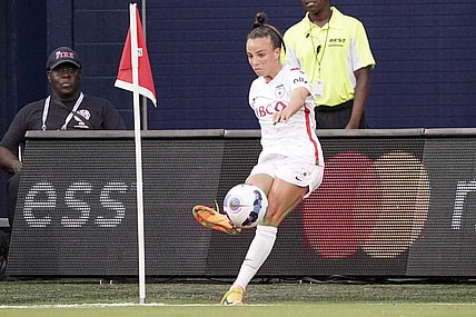 Jun 18, 2022; Kansas City, Kansas, USA;  Chicago Red Stars forward Mallory Pugh (9) kicks a corner kick during the first half against the Kansas City Current at Children's Mercy Park. Mandatory Credit: Denny Medley-USA TODAY Sports