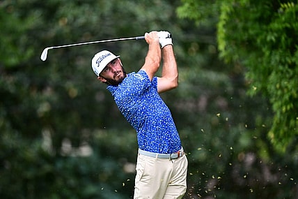 Aug 25, 2022; Atlanta, Georgia, USA; Max Homa tees off on the 2nd hole during the first round of the TOUR Championship golf tournament. Mandatory Credit: Adam Hagy-USA TODAY Sports