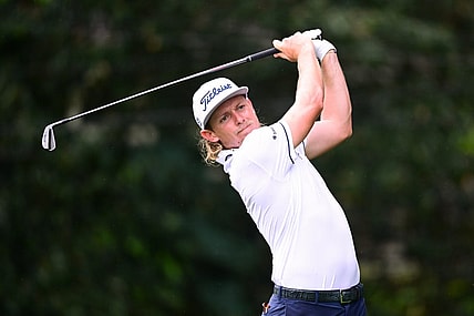 Aug 25, 2022; Atlanta, Georgia, USA; Cameron Smith tees off on the 2nd hole during the first round of the TOUR Championship golf tournament. Mandatory Credit: Adam Hagy-USA TODAY Sports