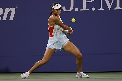 Aug 30, 2022; Flushing, NY, USA; Emma Raducanu (GBR) hits a backhand against Alize Cornet (FRA) (not pictured) on day two of the 2022 U.S. Open tennis tournament at USTA Billie Jean King National Tennis Center. Mandatory Credit: Geoff Burke-USA TODAY Sports