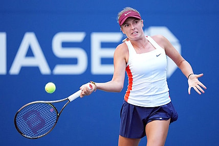 Sep 1, 2022; Flushing, NY, USA; Linda Fruhvirtova of Czech Republic hits to Garbine Muguruza of Spain on day four of the 2022 U.S. Open tennis tournament at USTA Billie Jean King Tennis Center. Mandatory Credit: Danielle Parhizkaran-USA TODAY Sports
