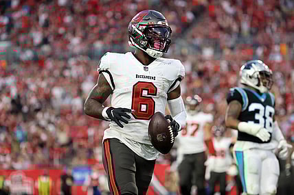 Jan 9, 2022; Tampa, Florida, USA; Tampa Bay Buccaneers running back Le'Veon Bell (6) runs the ball in for a touchdown against the Carolina Panthers during the first half at Raymond James Stadium. Mandatory Credit: Kim Klement-USA TODAY Sports