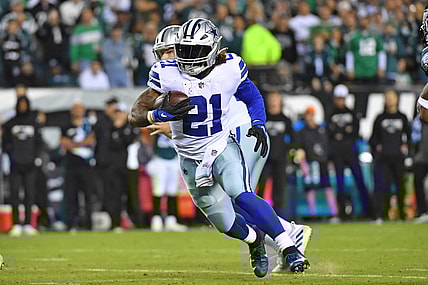 Oct 16, 2022; Philadelphia, Pennsylvania, USA; Dallas Cowboys running back Ezekiel Elliott (21) carries the ball against Philadelphia Eagles at Lincoln Financial Field. Mandatory Credit: Eric Hartline-USA TODAY Sports