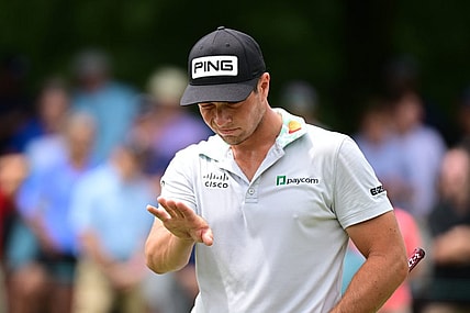 Aug 25, 2022; Atlanta, Georgia, USA; Viktor Hovland reads the 1st green during the first round of the TOUR Championship golf tournament. Mandatory Credit: Adam Hagy-USA TODAY Sports