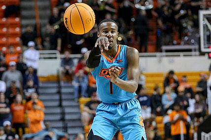Oklahoma State guard Bryce Thompson (1) passes the ball in the second half during a college basketball game between the Oklahoma State Cowboys (OSU) and the Southern Illinois Salukis at Gallagher-Iba Arena in Stillwater, Okla., Thursday, Nov. 10, 2022.

Osu Vs Southern Illinois