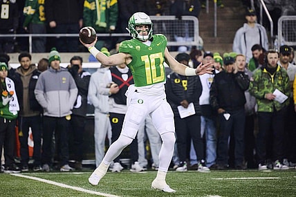 Nov 19, 2022; Eugene, Oregon, USA; Oregon Ducks quarterback Bo Nix (10) throws a pass during the first half against the Utah Utes at Autzen Stadium. Mandatory Credit: Troy Wayrynen-USA TODAY Sports
