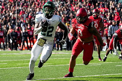 Tulane Green Wave running back Tyjae Spears (22)  beats Cincinnati Bearcats linebacker Ivan Pace Jr. (0) on a touchdown run in the second quarter during a college football game, Friday, Nov. 25, 2022, at Nippert Stadium in Cincinnati.

Ncaaf Tulane Green Wave At Cincinnati Bearcats Nov 25 0162