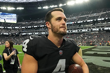 Las vegas raiders quarterback derek carr