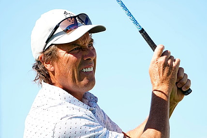 Nov 11, 2022; Phoenix, AZ, USA; Stephen Ames plays his tee shot on the first hole during round two of the Charles Schwab Cup at Phoenix Country Club.  at Phoenix Country Club. Mandatory Credit: Rob Schumacher-Arizona Republic

Golf Charles Schwab Cup Round 2