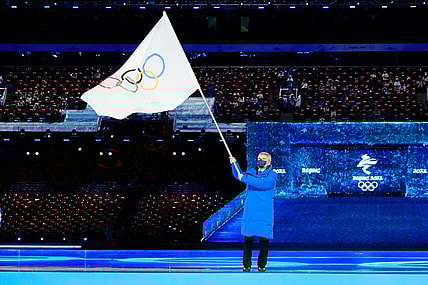 Feb 20, 2022; Beijing, CHINA; IOC president Thomas Bach waves the Olympic flag during the closing ceremony for the Beijing 2022 Olympic Winter Games at Beijing National Stadium. Mandatory Credit: Rob Schumacher-USA TODAY Sports