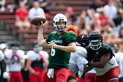 Cincinnati Bearcats quarterback Ben Bryant (6) throws  a pass during the Cincinnati Bearcats spring scrimmage at Nippert Stadium on Saturday, April 15, 2023.

Cincinnati Bearcats Football Spring Game April 15 2023