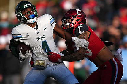 Nov. 25, 2022; Cincinnati, Ohio, USA; Cincinnati Bearcats linebacker Deshawn Pace (20) tackles Tulane Green Wave wide receiver Jha'Quan Jackson (4) on a punt return in the fourth quarter during a college football game, Friday, Nov. 25, 2022, at Nippert Stadium in Cincinnati.