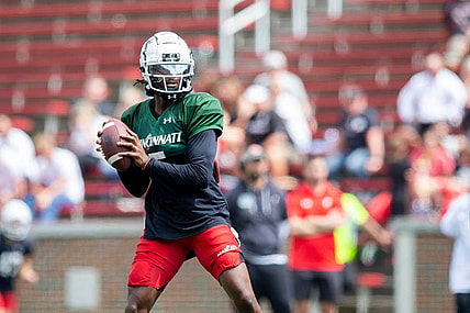 Cincinnati Bearcats quarterback Emory Jones (5) prepares to pass the ball during the Cincinnati Bearcats spring scrimmage at Nippert Stadium on Saturday, April 15, 2023.

Cincinnati Bearcats Football Spring Game April 15 2023