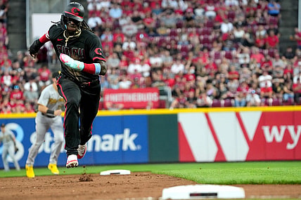Cincinnati Reds third baseman Elly De La Cruz (44) steals third base in the second inning of a baseball game between the Pittsburgh Pirates and the Cincinnati Reds, Friday, Sept. 22, 2023, at Great American Ball Park in Cincinnati.