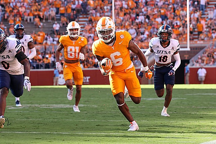 Sep 23, 2023; Knoxville, Tennessee, USA; Tennessee Volunteers running back Dylan Sampson (6) runs the ball against the UTSA Roadrunners during the first half at Neyland Stadium. Mandatory Credit: Randy Sartin-USA TODAY Sports