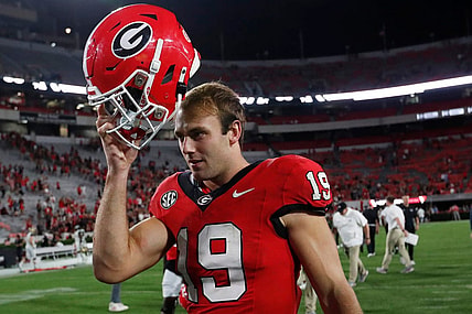 Georgia tight end Brock Bowers (19) heads to the locker room after winning a NCAA college football game against UAB in Athens, Ga., on Saturday, Sept. 23, 2023. Georgia won 49-21.