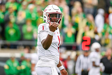Oct 21, 2023; Eugene, Oregon, USA; Washington State Cougars quarterback Cameron Ward (1) signals a play during the fourth quarter against the Oregon Ducks at Autzen Stadium. Mandatory Credit: Craig Strobeck-USA TODAY Sports