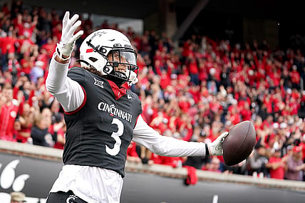 Oct 21, 2023; Cincinnati, Ohio, USA; Cincinnati Bearcats wide receiver Evan Prater (3) scores on a two-point conversion from quarterback Emory Jones (not pictured) against the Baylor Bears in the fourth quarter at Nippert Stadium. Mandatory Credit: Kareem Elgazzar-USA TODAY Sports