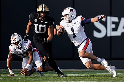Auburn quarterback Payton Thorne (1) runs the ball against Vanderbilt during the first quarter at FirstBank Stadium in Nashville, Tenn., Saturday, Nov. 4, 2023.