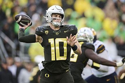 Nov 4, 2023; Eugene, Oregon, USA; Oregon Ducks quarterback Bo Nix (10) throws a pass during the second half against the California Golden Bears at Autzen Stadium. Mandatory Credit: Troy Wayrynen-USA TODAY Sports