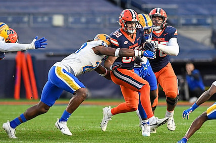 Nov 11, 2023; New York, New York, USA;  Pittsburgh Panthers defensive back Noah Biglow (28) attempts a tackle ion Syracuse Orange tight end Dan Villari (89) during the first half at Yankee Stadium. Mandatory Credit: Dennis Schneidler-USA TODAY Sports