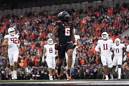 Washington must slow Oregon State Beavers running back Damien Martinez to avoid the upset in Corvallis. Mandatory Credit: Soobum Im-USA TODAY Sports