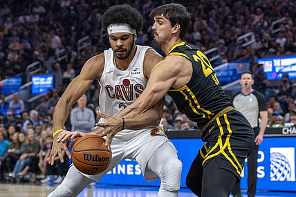 Nov 11, 2023; San Francisco, California, USA;  Golden State Warriors forward Dario Saric (20) defends against Cleveland Cavaliers center Jarrett Allen (31) during the first quarter at Chase Center. Mandatory Credit: Neville E. Guard-USA TODAY Sports