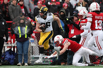 Nov 24, 2023; Lincoln, Nebraska, USA; Iowa Hawkeyes tight end Steven Stilianos (86) catches a pass against the Nebraska Cornhuskers at Memorial Stadium. Mandatory Credit: Reese Strickland-USA TODAY Sports
