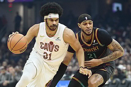 Jan 5, 2024; Cleveland, Ohio, USA; Cleveland Cavaliers center Jarrett Allen (31) drives to the basket against Washington Wizards center Daniel Gafford (21) during the first half at Rocket Mortgage FieldHouse. Mandatory Credit: Ken Blaze-USA TODAY Sports
