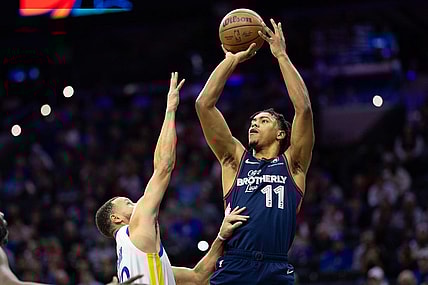 Feb 7, 2024; Philadelphia, Pennsylvania, USA; Philadelphia 76ers guard Jaden Springer (11) scores past Golden State Warriors guard Stephen Curry (30) during the first quarter at Wells Fargo Center. Mandatory Credit: Bill Streicher-USA TODAY Sports