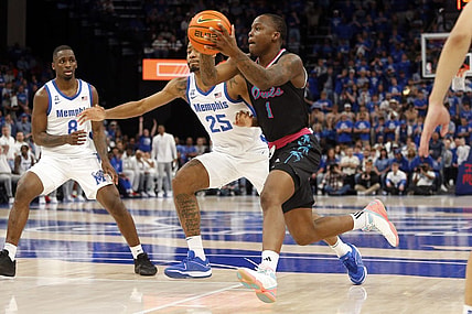Feb 25, 2024; Memphis, Tennessee, USA; Florida Atlantic Owls guard Johnell Davis (1) drives to the basket as Memphis Tigers guard Jayden Hardaway (25) defends during the second half at FedExForum. Mandatory Credit: Petre Thomas-USA TODAY Sports