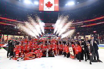 Team Canada poses for championship photo after winning 4 Nation Face-Off Tournament (Photo/Screenshot- NHL via Twitter)