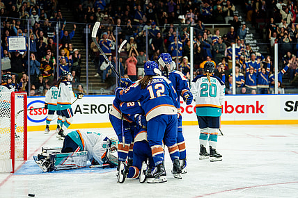 Jennifer Gardiner and the Vancouver Goldeneyes celebrate after scoring against the New York Sirens.