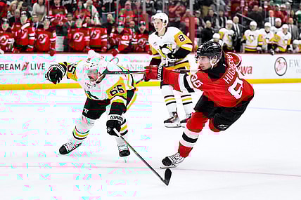 NHL: Pittsburgh Penguins at New Jersey Devils