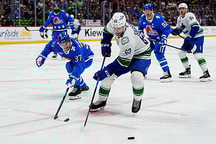 NHL: Vancouver Canucks at Colorado Avalanche