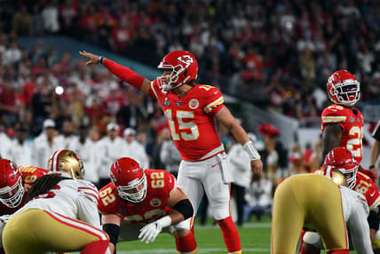 Kansas City Chiefs QB Patrick Mahomes at the line