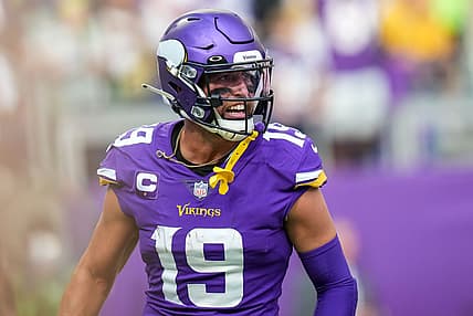Adam Thielen wears Turd Ferguson cleats to honor Norm MacDonald