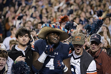 Auburn linebacker Jeff Holland in college football Week 11