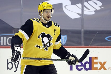 Mar 4, 2021; Pittsburgh, Pennsylvania, USA;  Pittsburgh Penguins center Sidney Crosby (87) prepares to take a face-off against the Philadelphia Flyers during the third period at PPG Paints Arena. The Flyers won 4-3. Mandatory Credit: Charles LeClaire-USA TODAY Sports