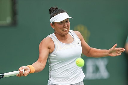 Claire Liu hits a shot during her match against Iga Swiatek at the BNP Paribas Open in Indian Wells, Calif., March 11, 2023.

Bnp Saturday 25