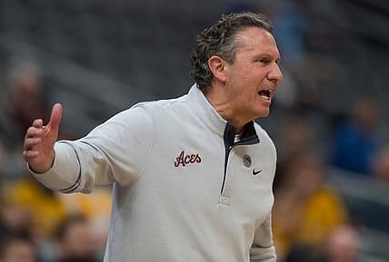 Evansville Head Coach Todd Lickliter calls out to the referees as the University of Evansville Purple Aces play the Valparaiso University Beacons during the Missouri Valley Conference Tournament at the Enterprise Center in St. Louis, MO., Thursday, March 3, 2022. The No. 10 Evansville Purple Aces fell to the No. 7 Valparaiso Beacons,  81-59.

1 LICKLITER