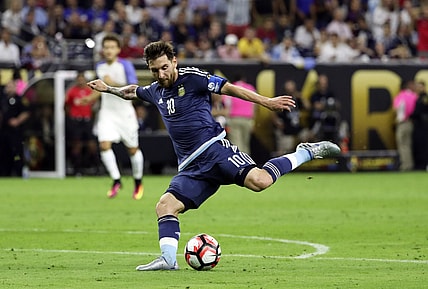 Lionel Messi will take 50% pay cut to stay with FC Barcelona