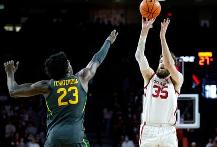 Oklahoma's Tanner Groves (35) shoots a 3-point basket as Baylor's Jonathan Tchamwa Tchatchoua (23) defends in the second half during the men's college game between the Oklahoma Sooners and the Baylor Bears at the Lloyd Noble Center in Norman, Okla., Saturday, Jan. 22, 2022.

Ou Mbb Vs Baylor