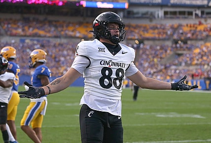 Cincinnati Bearcats tight end Payten Singletary (88) celebrates a touchdown during the first half aghast the Pittsburgh Panthers at Acrisure Stadium in Pittsburgh, PA on September 9, 2023