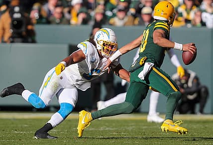 Los Angeles Chargers linebacker Eric Kendricks (6) rushes Green Bay Packers quarterback Jordan Love (10) on Sunday, November 19, 2023, at Lambeau Field in Green Bay, Wis. 
Tork Mason/USA TODAY NETWORK-Wisconsin