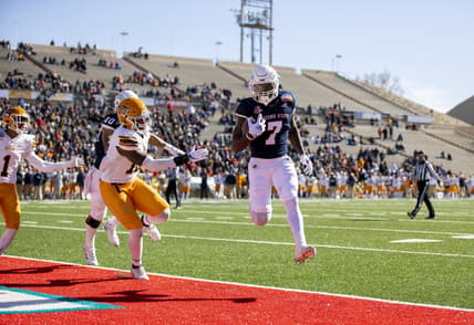 Dec 18, 2021; Albuquerque, New Mexico, USA; Fresno State Bulldogs Jordan Mims (7) runs the ball in for a touchdown against the UTEP Miners defense in the first half at the 2021 New Mexico Bowl at Dreamstyle Stadium. Mandatory Credit: Ivan Pierre Aguirre-USA TODAY Sports